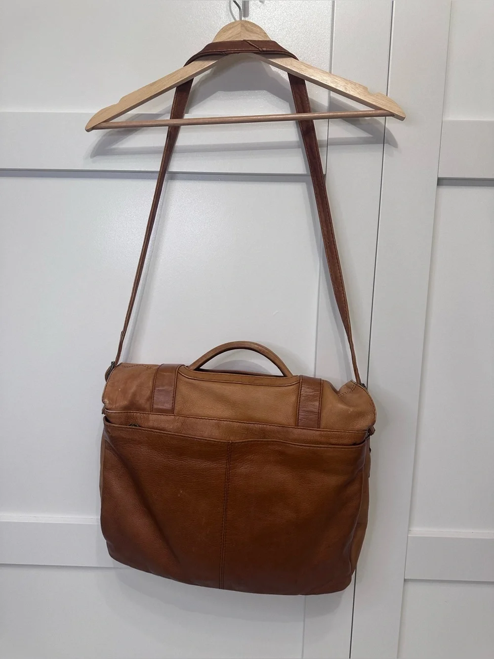 Avenues in Leather Vintage Brown Messenger Laptop Weekender Bag 14.5”x11.5”x5.5”